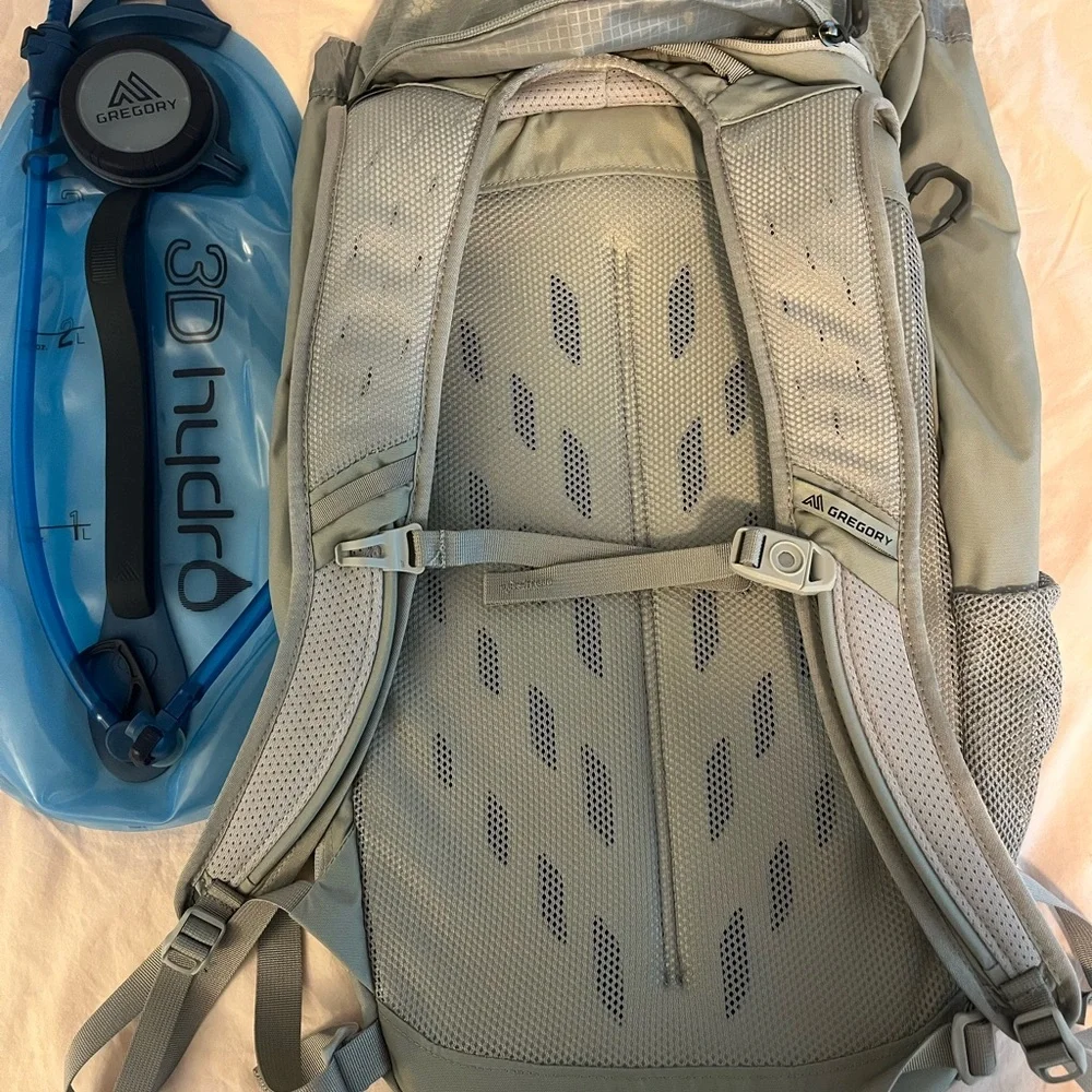 Like new Gregory Nano 22 H2O Gray Backpack with Hydration Pack - Picture 5 of 8